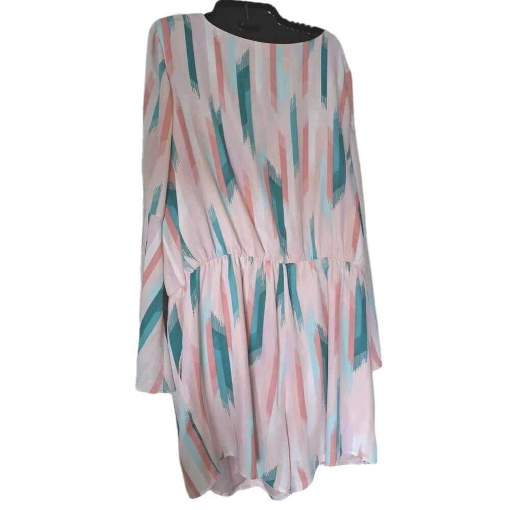 Decree Bionic Shorts Romper Size 2X V Neck Flared Bell Sleeves Pastels New - Picture 2 of 9